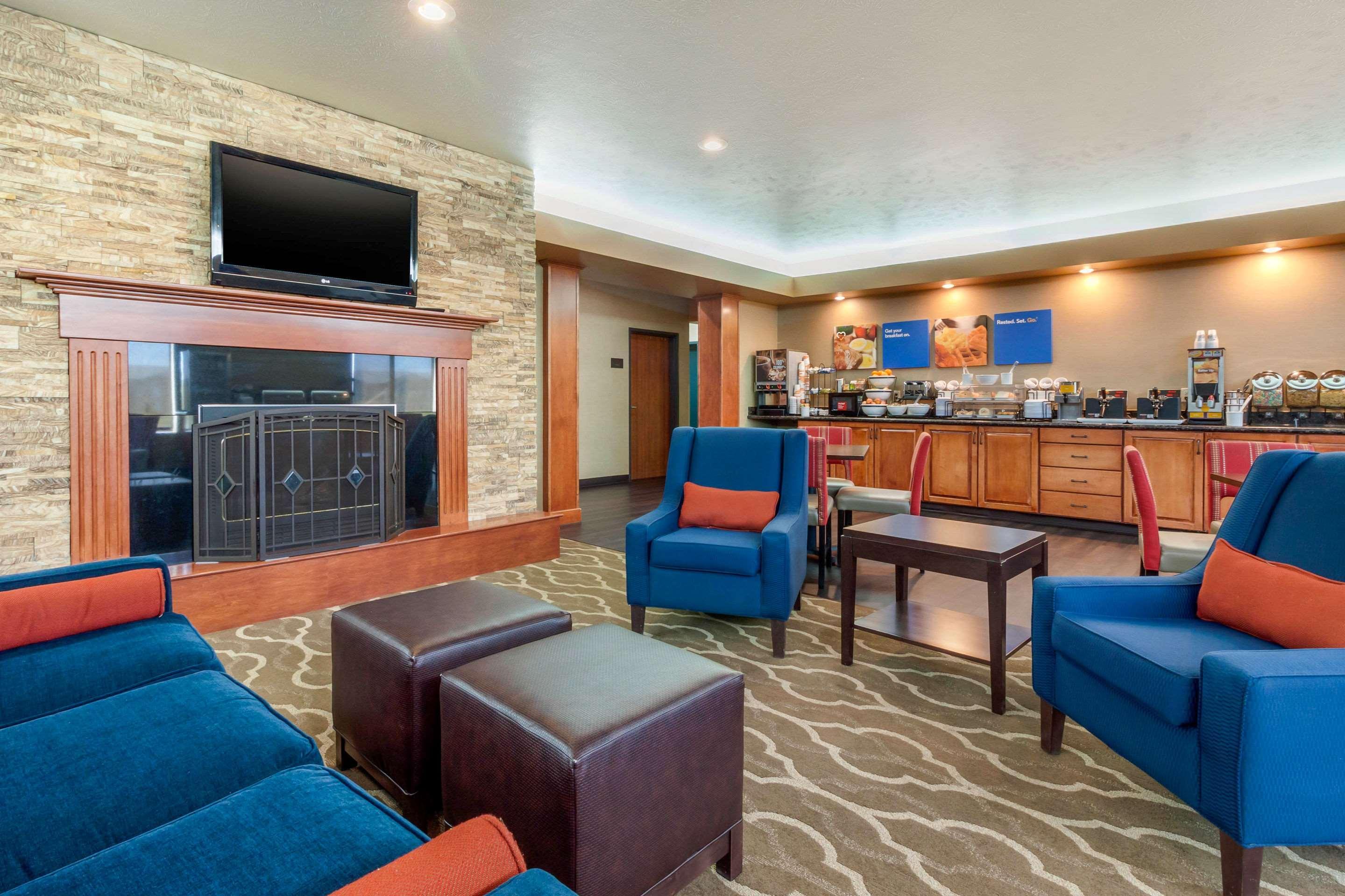 Comfort Inn & Suites Mitchell I-90 Dış mekan fotoğraf