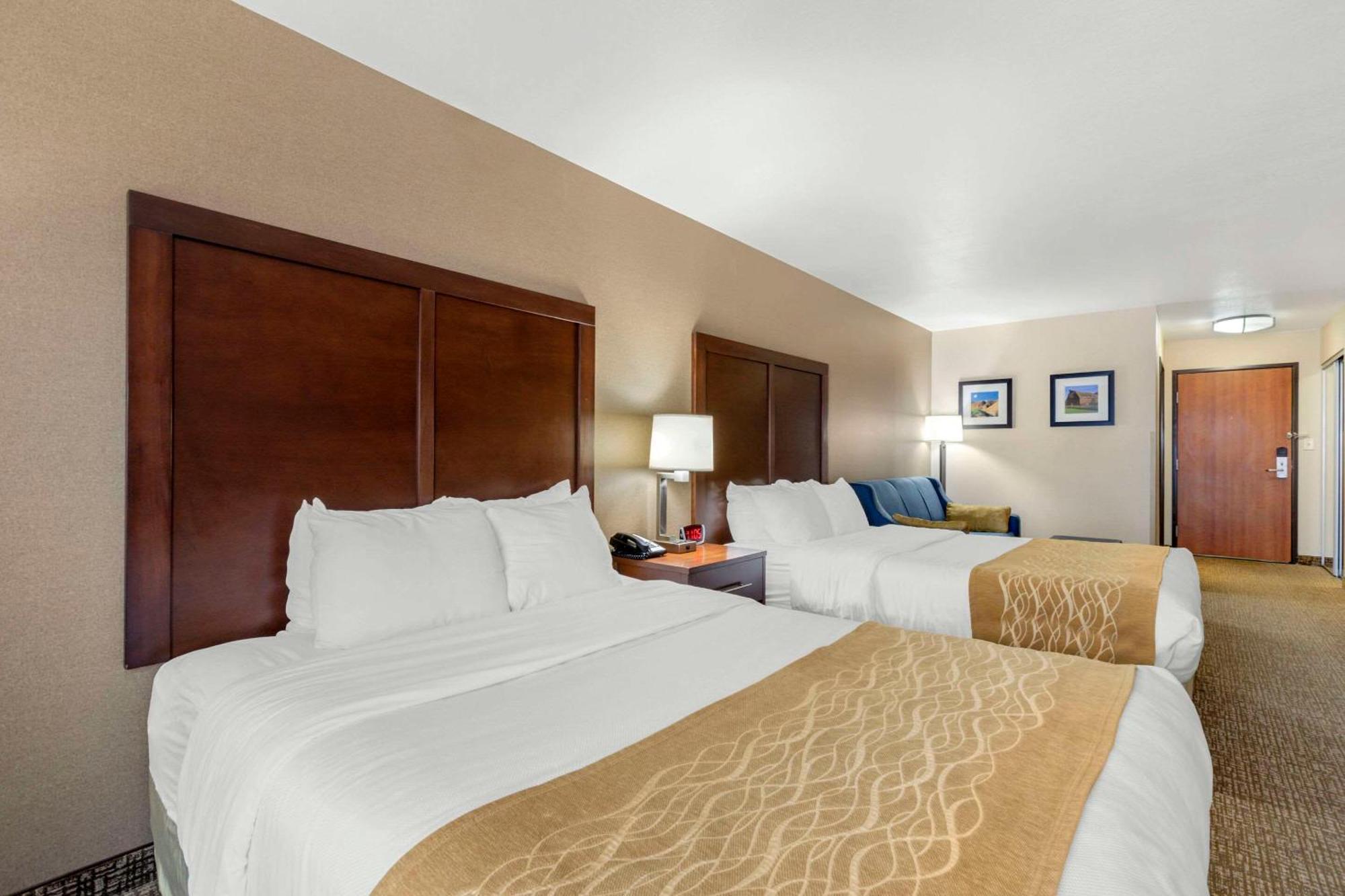 Comfort Inn & Suites Mitchell I-90 Dış mekan fotoğraf
